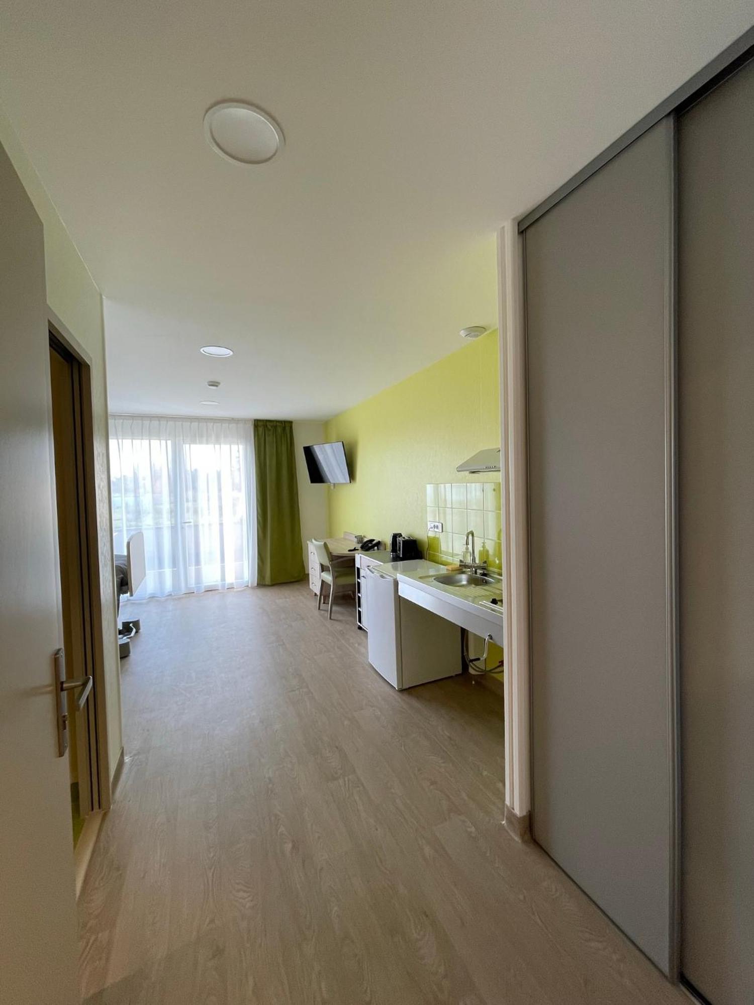 Relais Les Rives Du Lac Coulonges-sur-Sarthe ภายนอก รูปภาพ