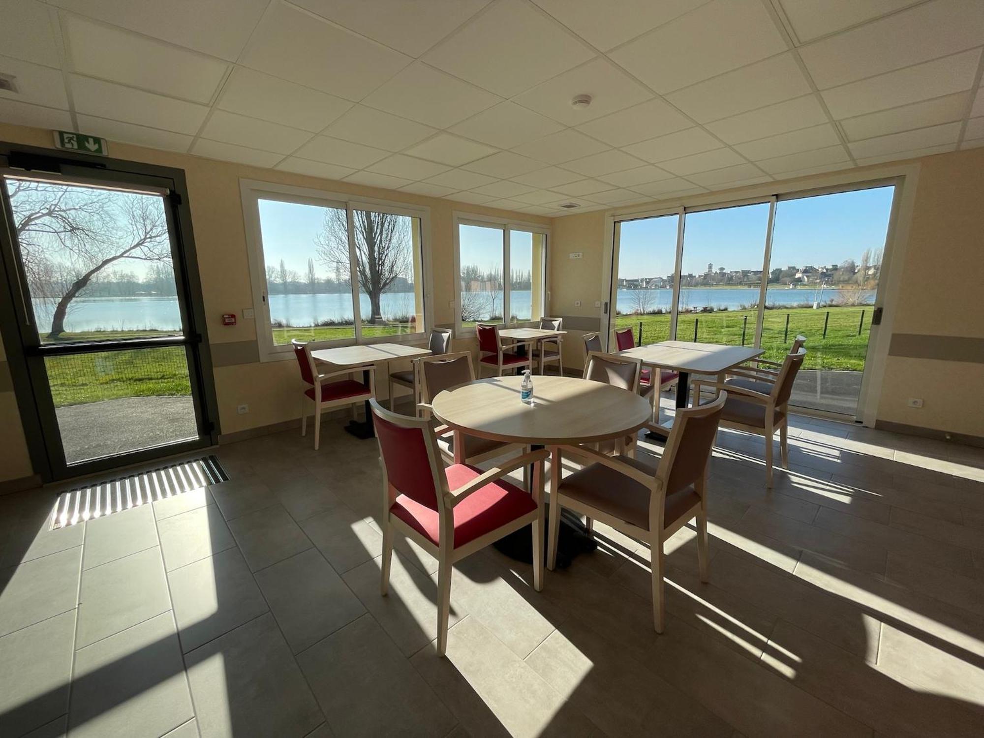 Relais Les Rives Du Lac Coulonges-sur-Sarthe ภายนอก รูปภาพ