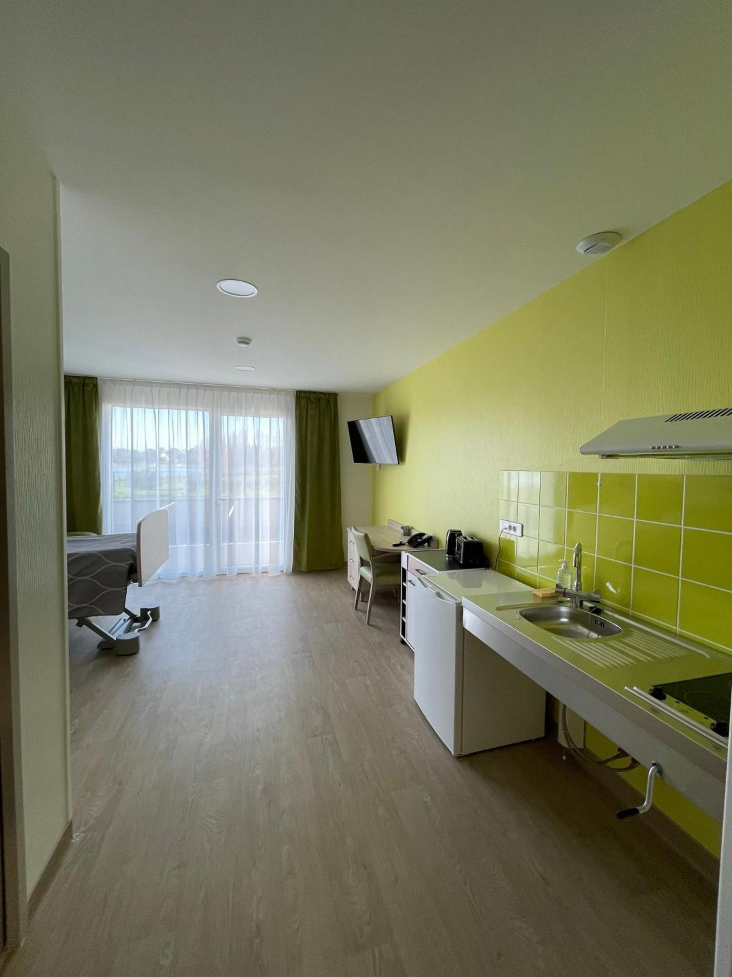 Relais Les Rives Du Lac Coulonges-sur-Sarthe ภายนอก รูปภาพ